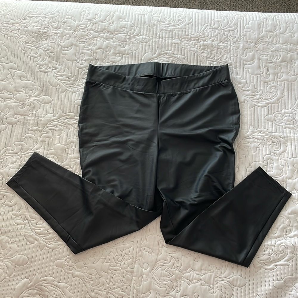 Plus size faux leather leggings